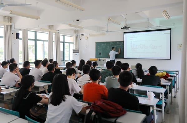 盘点班上那些学霸与学渣的上课日常~能成为学霸都是有原因的! | 文字碌碌 盘点班上那些学霸与学渣的上课日常~能成为学霸都是有原因的