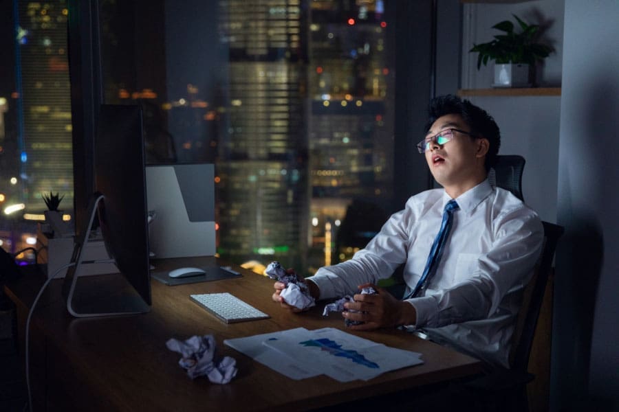 习惯性熬夜?入睡前越晚越精神,说的是不是你? | 文字碌碌 习惯性熬夜?为什么你熬夜越熬越上瘾?