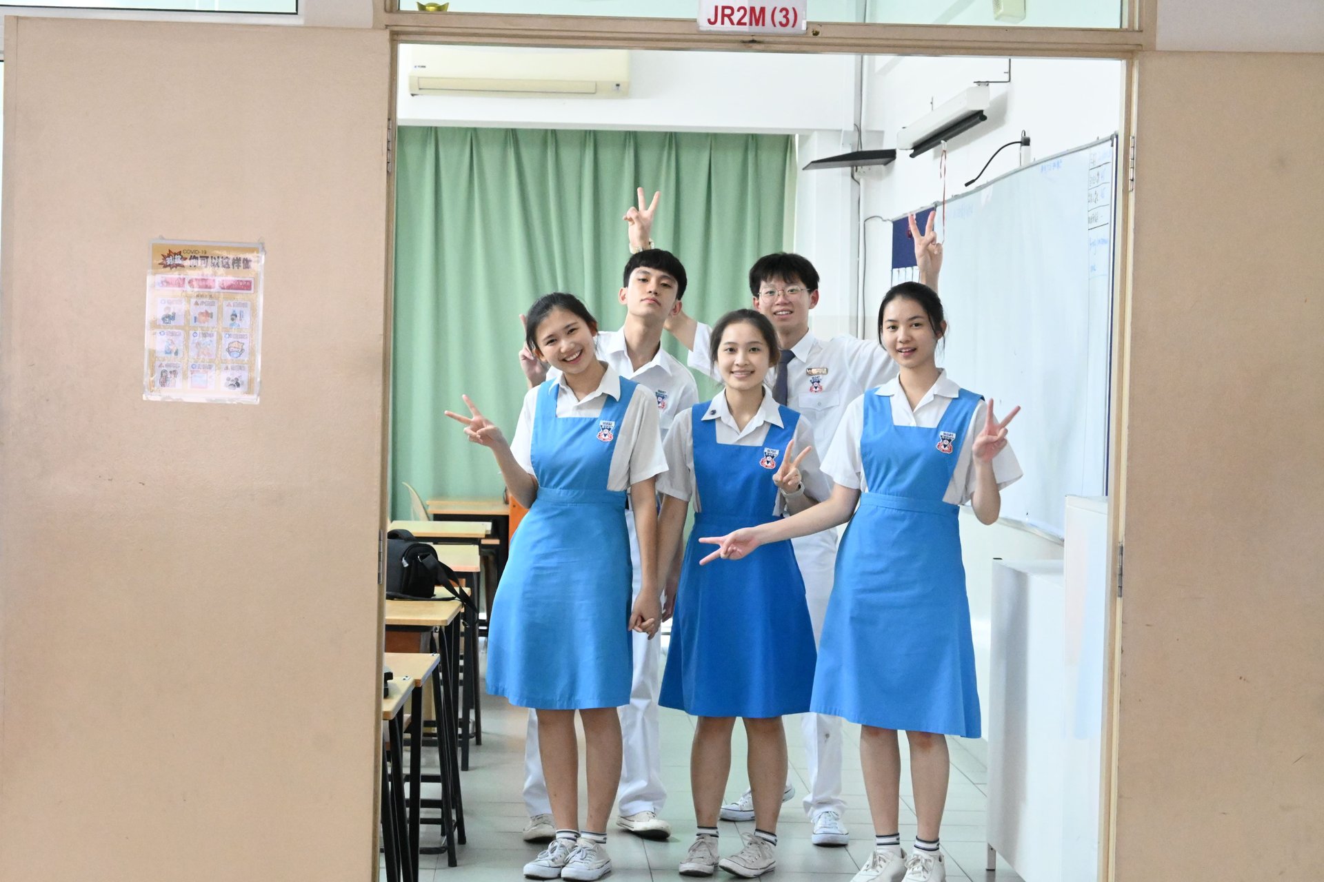【0成本制作!】奔跑吧青春!坤成中学第67届高三毕业主题曲——《那年十八》|🎓专访#6 | 文字碌碌 【0成本制作!】奔跑吧青春!坤成中学第67届高三毕业主题曲——《那年十八》|🎓专访#6 | 文字碌碌