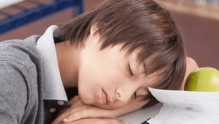 在课堂上不小心睡着?看看这7个保持上课清醒的方法~ | 文字碌碌 在课堂上不小心睡着?看看这7个保持上课清醒的方法~ | 文字碌碌