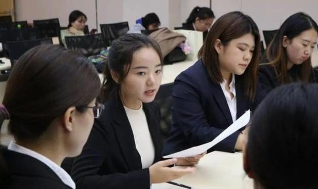 打破刻板印象:内向学生的超能力!我们以后适合从事哪些职业? | 文字碌碌 打破刻板印象:内向学生的超能力!我们以后适合从事哪些职业? | 文字碌碌
