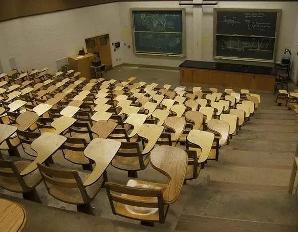 左撇子在校园中面临的挑战:一种被忽视的少数群体? | 文字碌碌 左撇子在校园中面临的挑战:一种被忽视的少数群体? | 文字碌碌