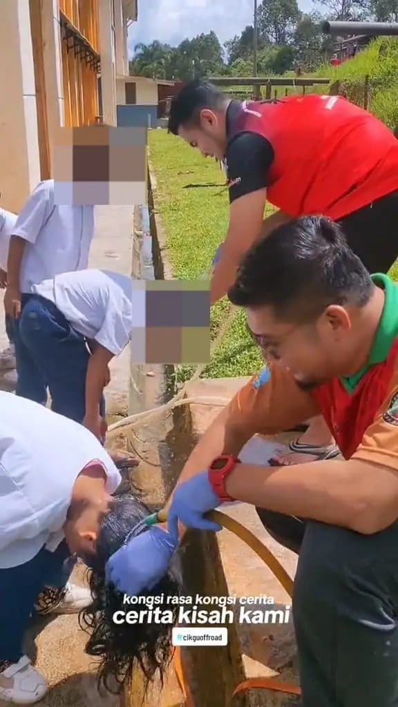 “洗头除虱行动”小学教师传达卫生意识 | 文字碌碌 “洗头除虱行动”小学教师传达卫生意识 | 文字碌碌