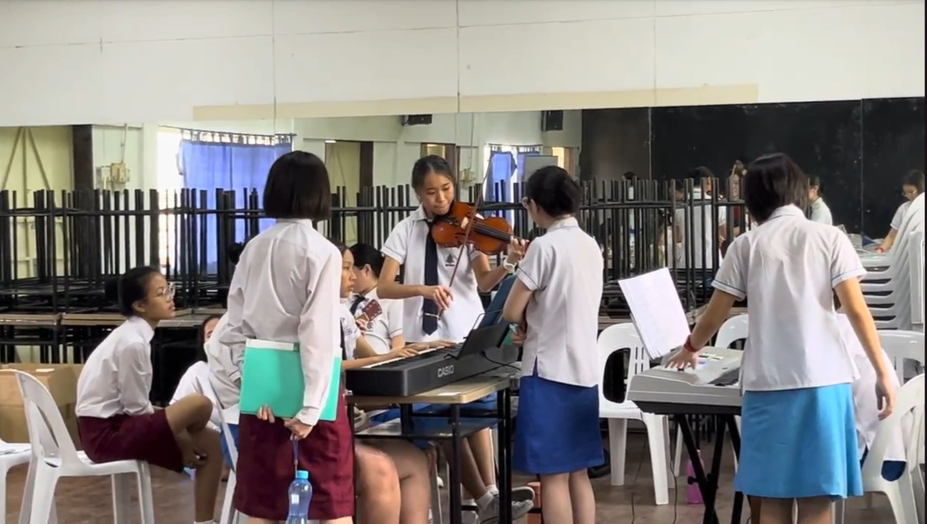 【学妹都在用奇怪的眼神看我们】槟华女子独中2023年毕业曲——《星惜》|🎓专访#12 | 文字碌碌 【学妹都在用奇怪的眼神看我们】槟华女子独中2023年毕业曲——《星惜》|🎓专访#12 | 文字碌碌