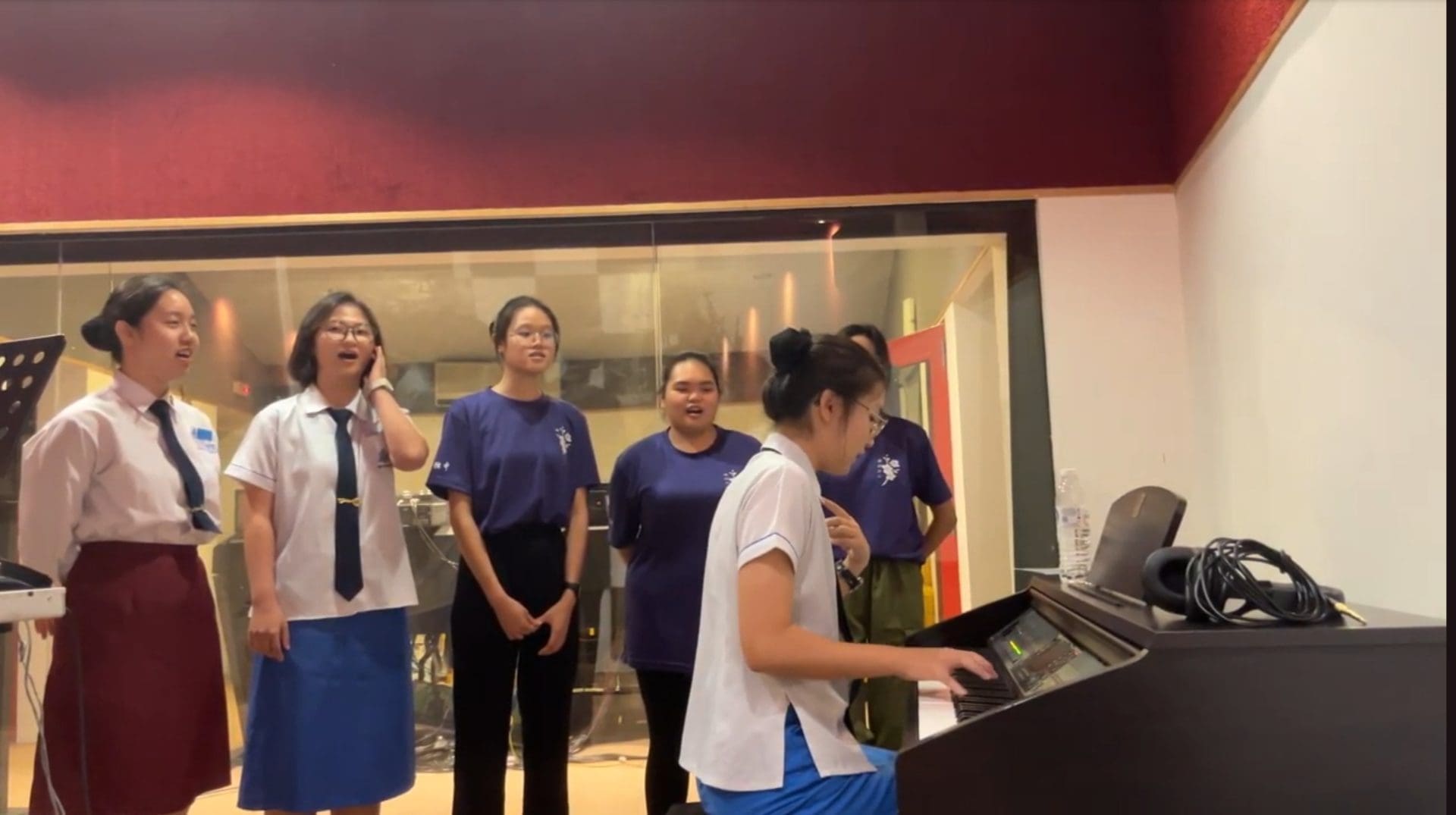 【学妹都在用奇怪的眼神看我们】槟华女子独中2023年毕业曲——《星惜》|🎓专访#12 | 文字碌碌 【学妹都在用奇怪的眼神看我们】槟华女子独中2023年毕业曲——《星惜》|🎓专访#12 | 文字碌碌