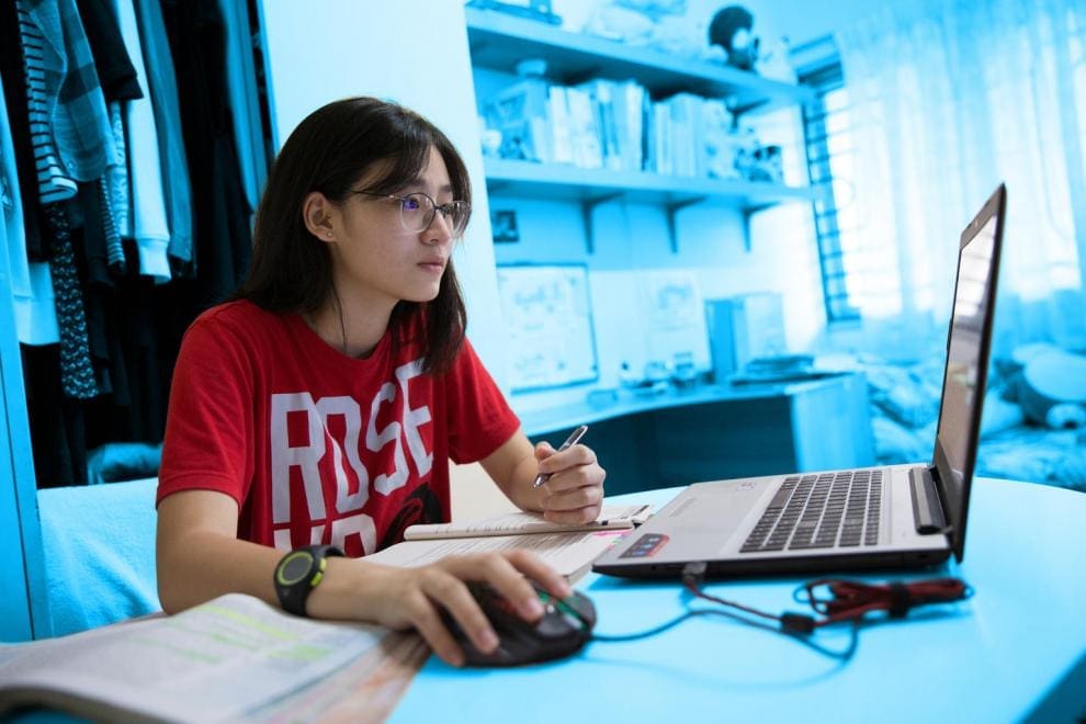 中学生学习使用手机?盘点这些不进反退的学习模式! | 文字碌碌 中学生学习使用手机?盘点这些不进反退的学习模式!