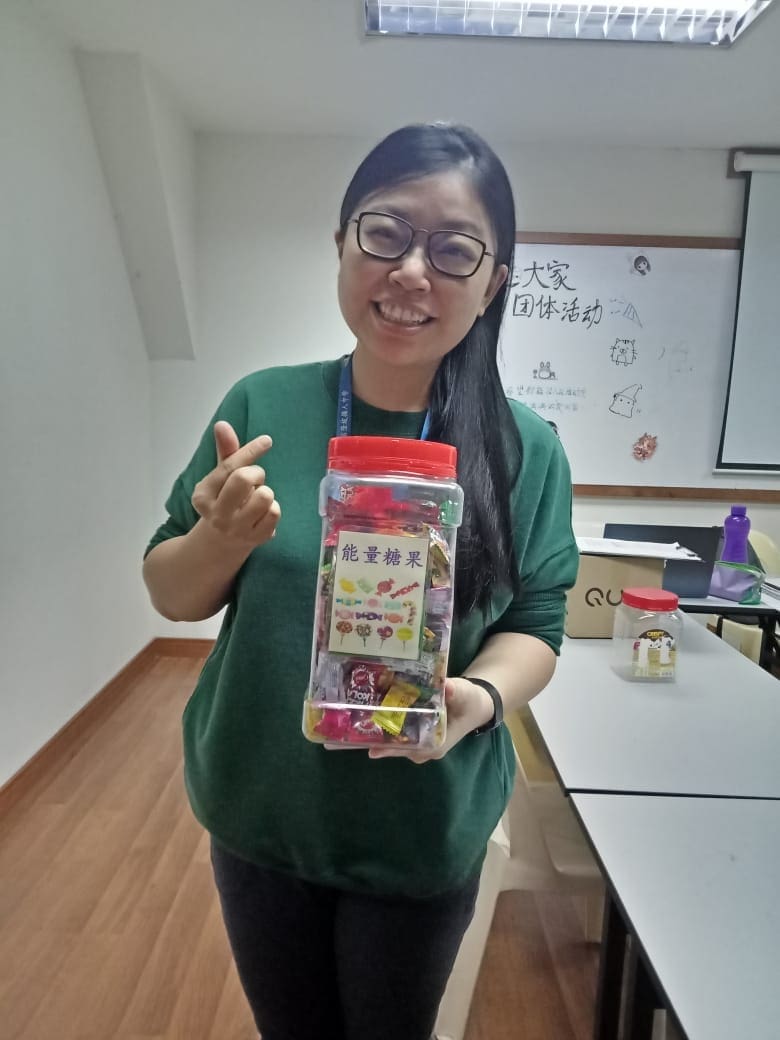 糖果是违禁品?“能量糖果”不是!带你看正能量的循中老师~ | 文字碌碌 糖果是违禁品?“能量糖果”不是!带你看循中的正能量老师(黄玉玲师)~