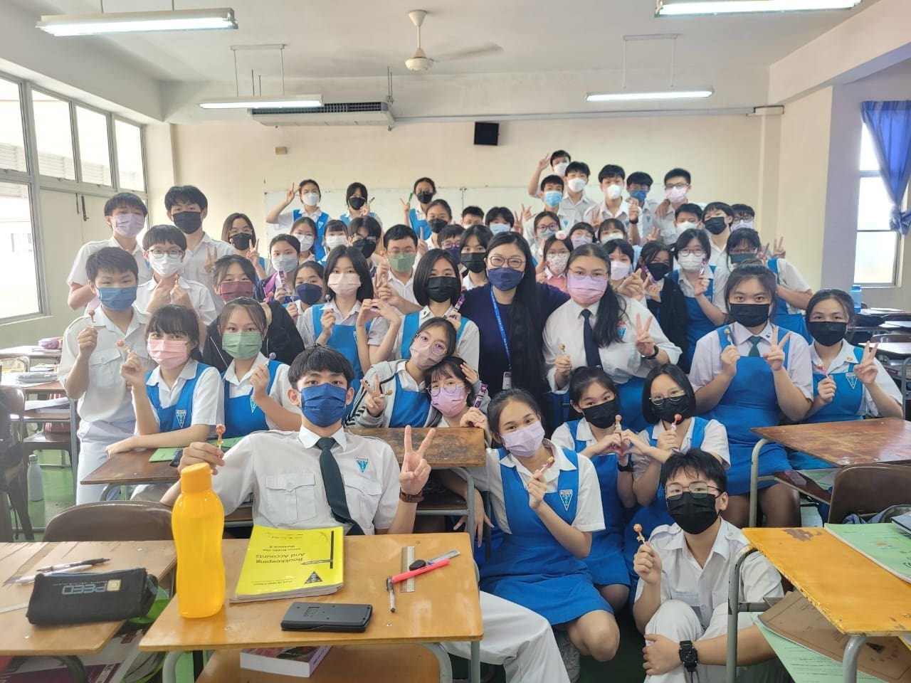 糖果是违禁品?“能量糖果”不是!带你看正能量的循中老师~ | 文字碌碌 糖果是违禁品?“能量糖果”不是!带你看循中的正能量老师(黄玉林师)~