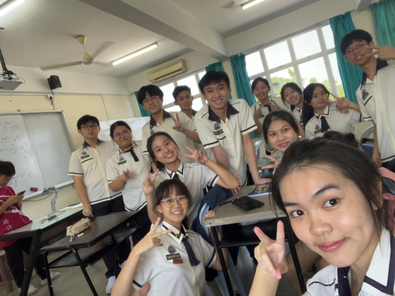 毕业的羽翼,波德申中华中学第57届毕业生毕业主题曲——《豐羽》|「🎓专访#1」 | 文字碌碌 毕业的羽翼,波德申中华中学第57届毕业生毕业主题曲——《豐羽》|「🎓专访#1」 | 文字碌碌