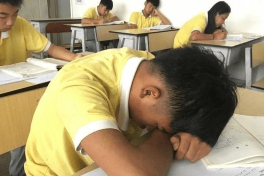 考场内的7种学生,你是哪一个? | 文字碌碌 考试睡觉
