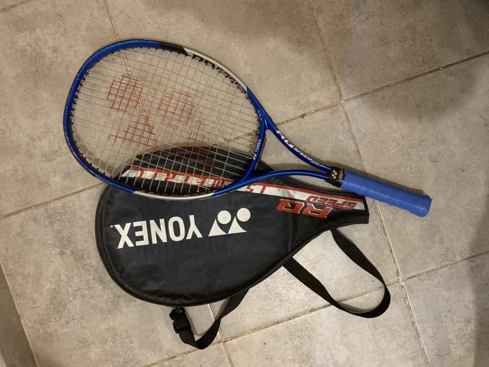 Raqueta Yonex con funda