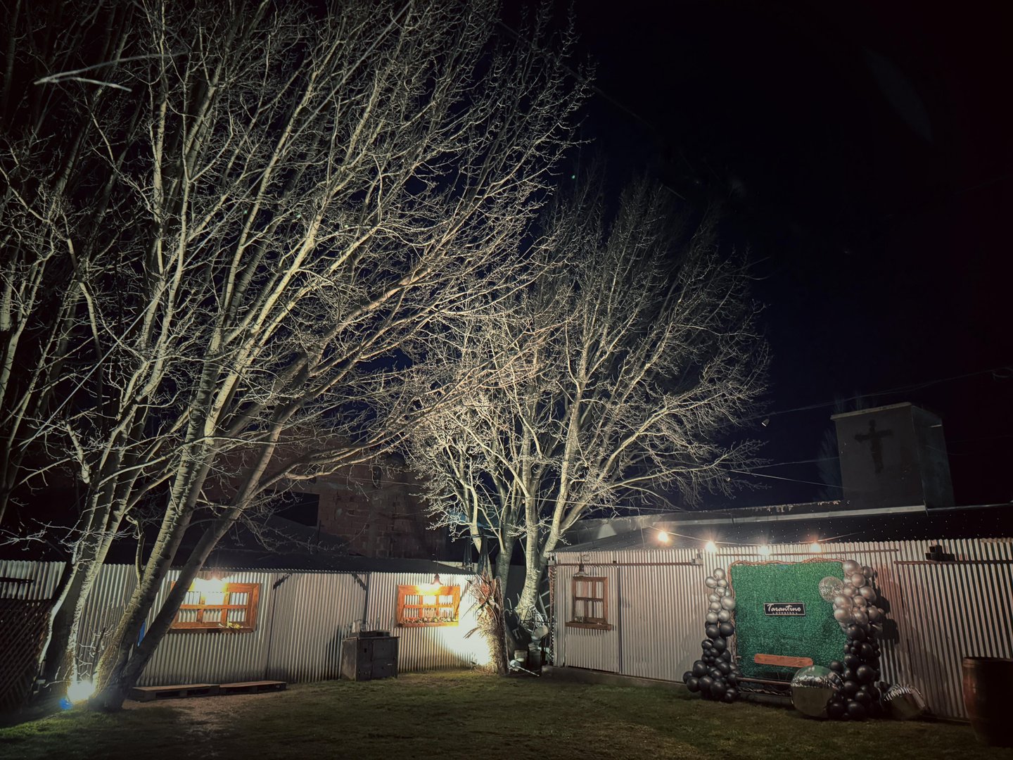 Parque de Tarantino Eventos iluminado de noche