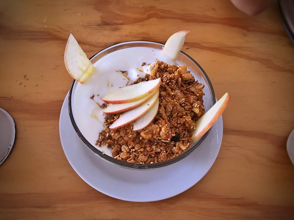 Yogur casero con Aritos Frutales y granola
