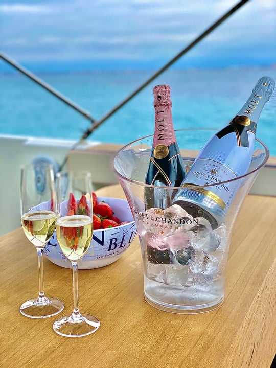 Cena a bordo con Moët