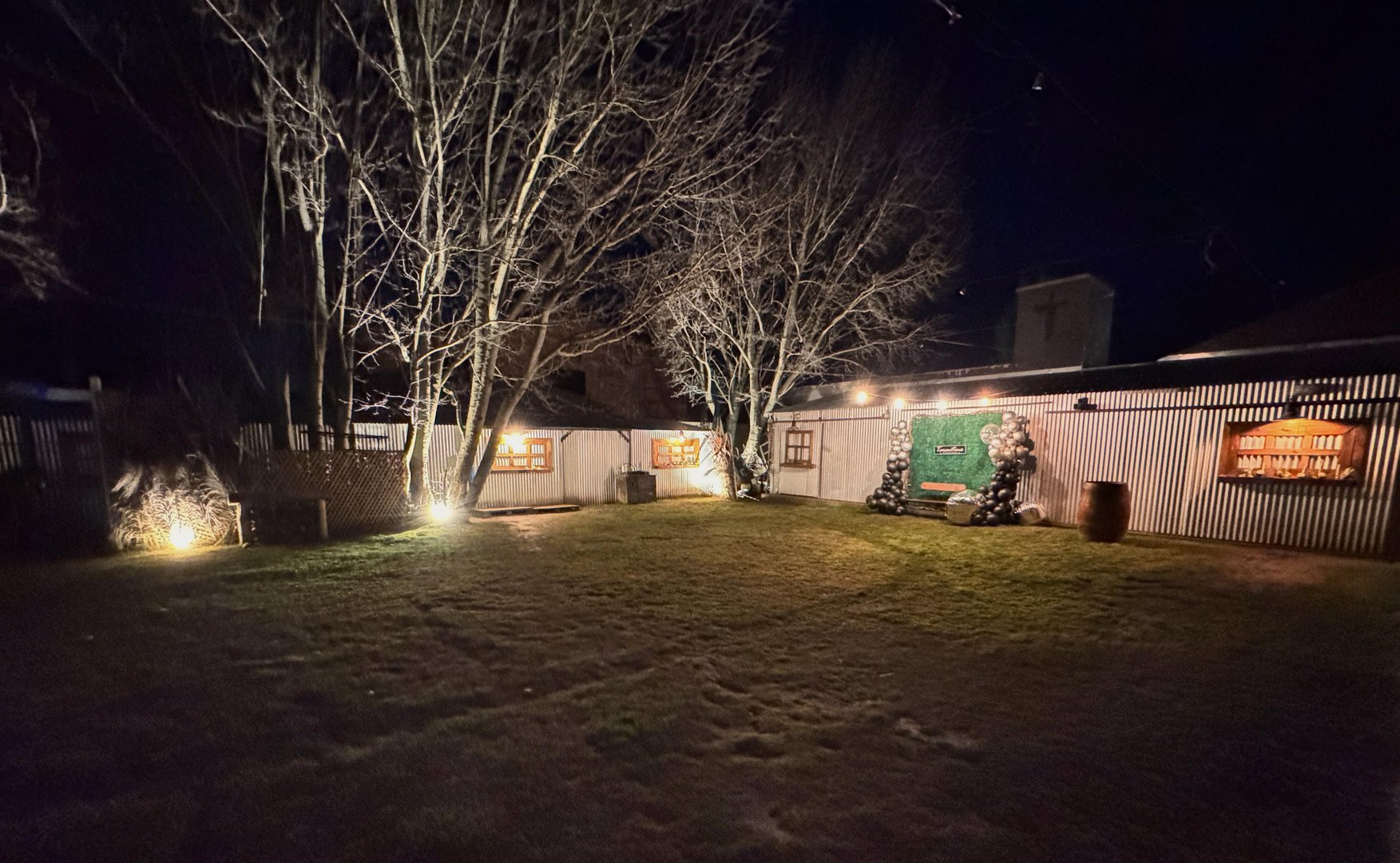 Parque de Tarantino Eventos iluminado de noche
