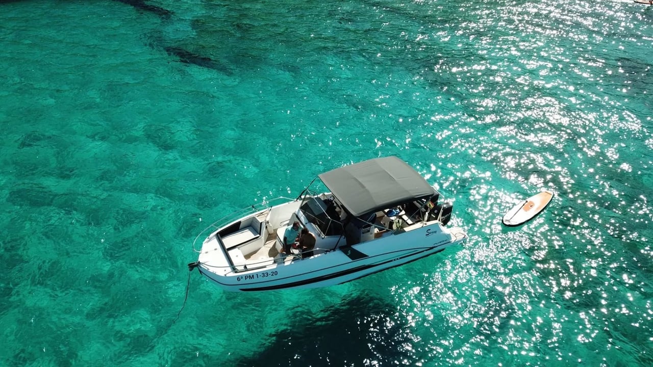 Laguna azul con paddle surf