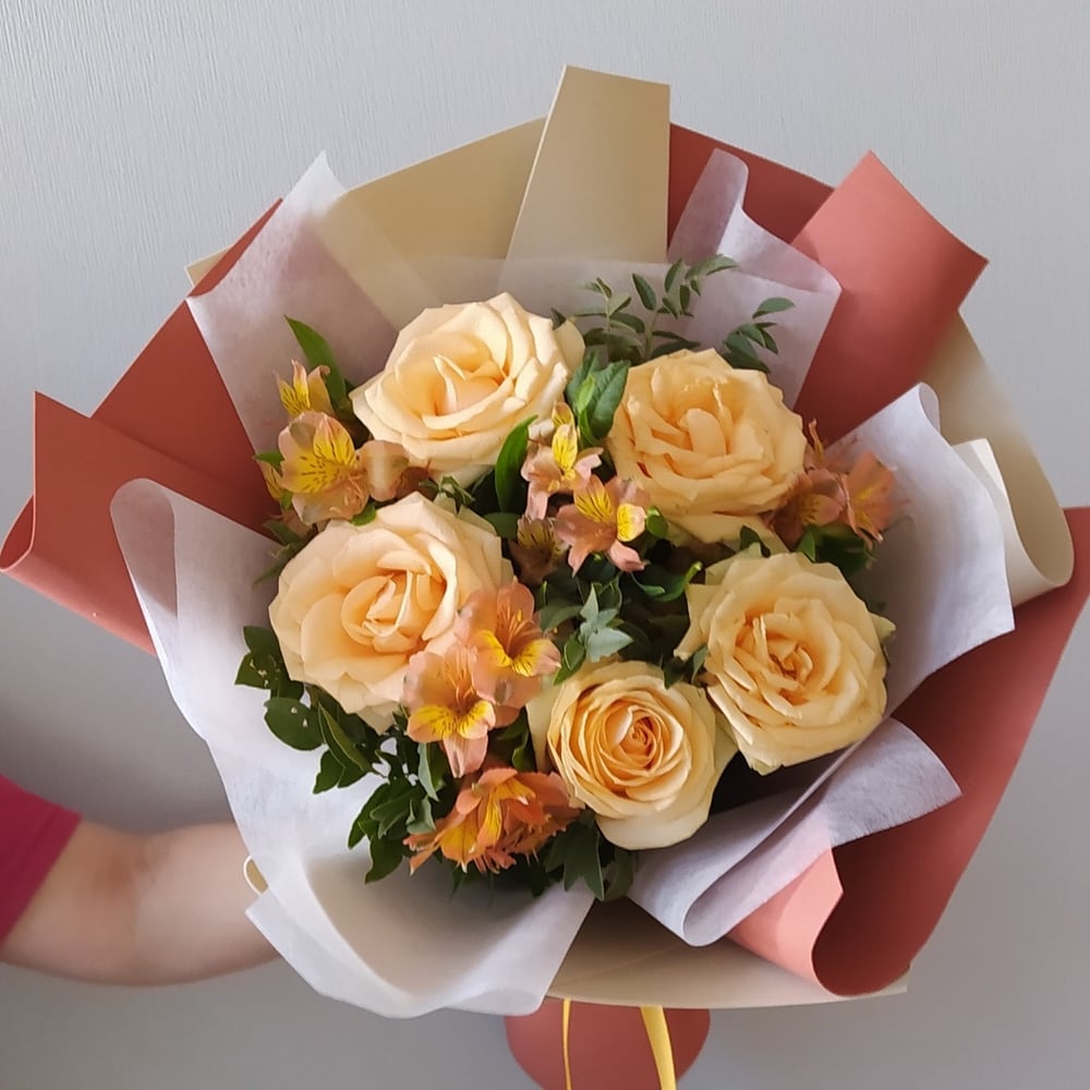 Bouquet 'Mix of Avalange roses and alstroemeria' - order and send for 14 $  with same day delivery - MyGlobalFlowers