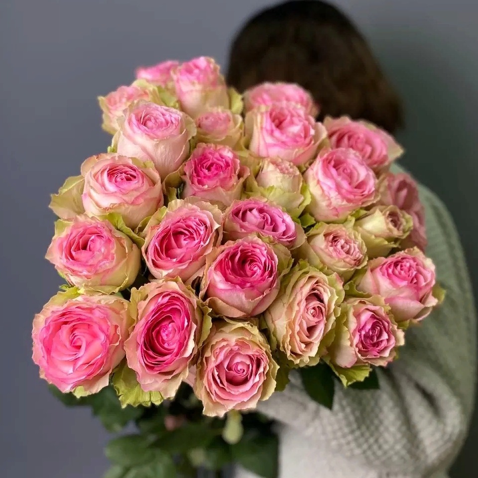 Bouquet of 25 Esperanza roses - order and send for 103 $ with same day  delivery - MyGlobalFlowers
