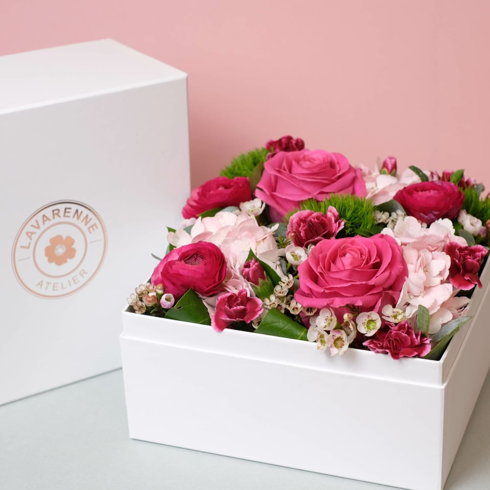 Flower box 'Life in roses' - order and send for 0 $ with same day delivery  - MyGlobalFlowers