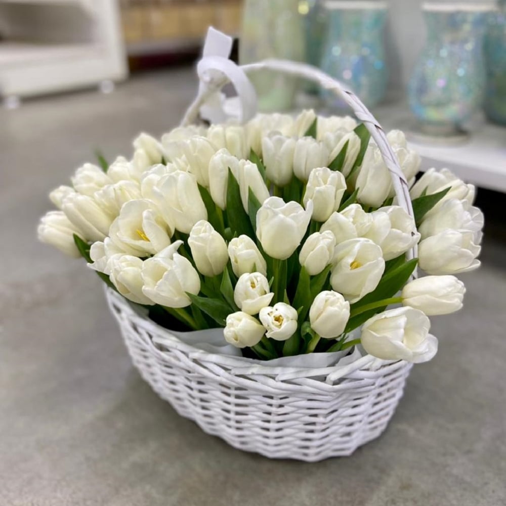 Flower basket «101 white tulip» — MyGlobalFlowers