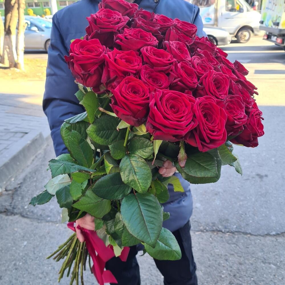 Bouquet of tall red roses 90 cm - order and send for 84 $ with same day ...