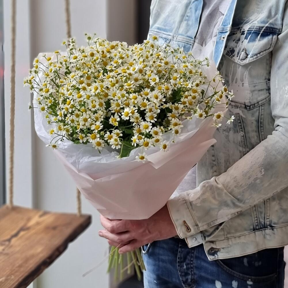Bouquet with chamomile - order and send for 32 $ with same day delivery -  MyGlobalFlowers