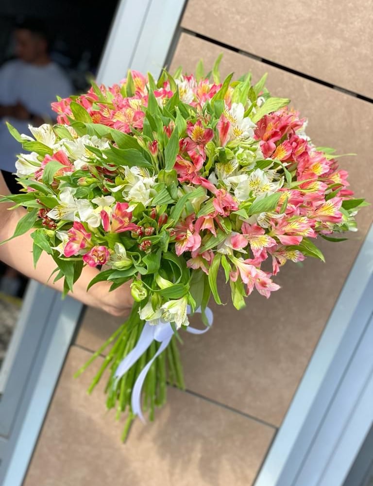 Букет «Альстромерии в саду» - заказать и купить за 11 510 ₽ с доставкой ...