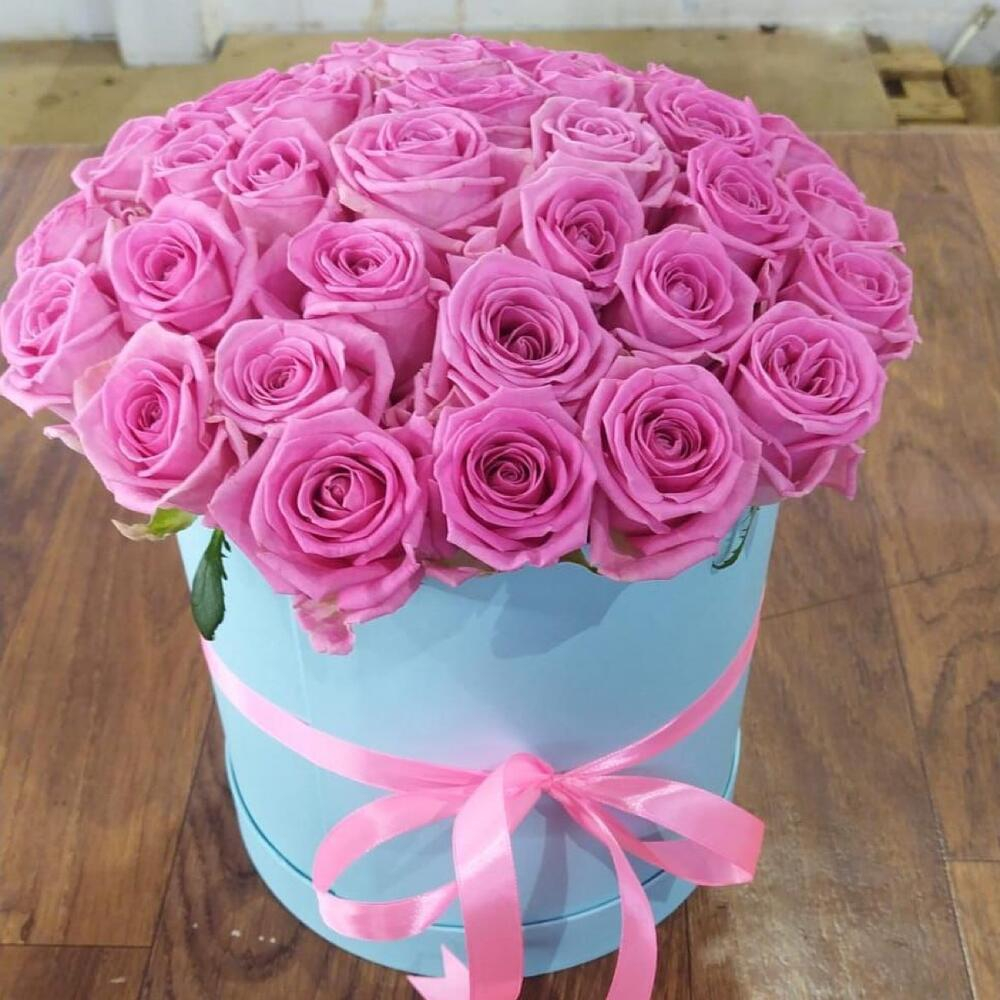 Hat box with flowers '51 Rose in a round box with ribbon' - order and ...