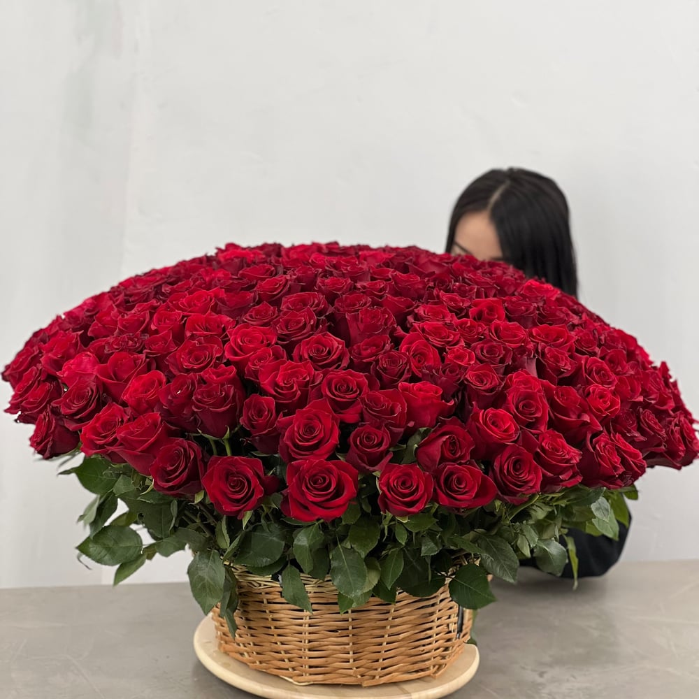 Flower basket '201 roses in a basket' - order and send for 559 $ with same  day delivery - MyGlobalFlowers