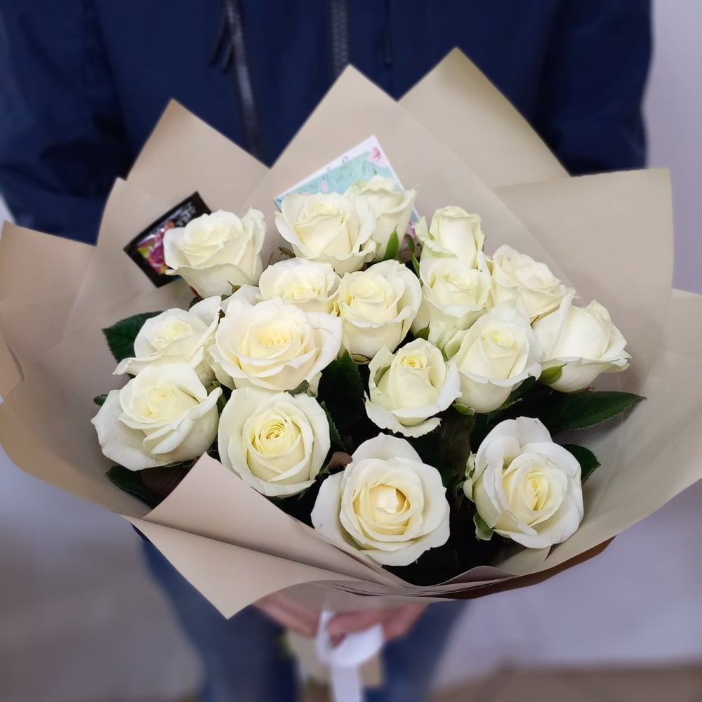 White roses Ecuador Flowers | Order Flower Bouquets Delivery