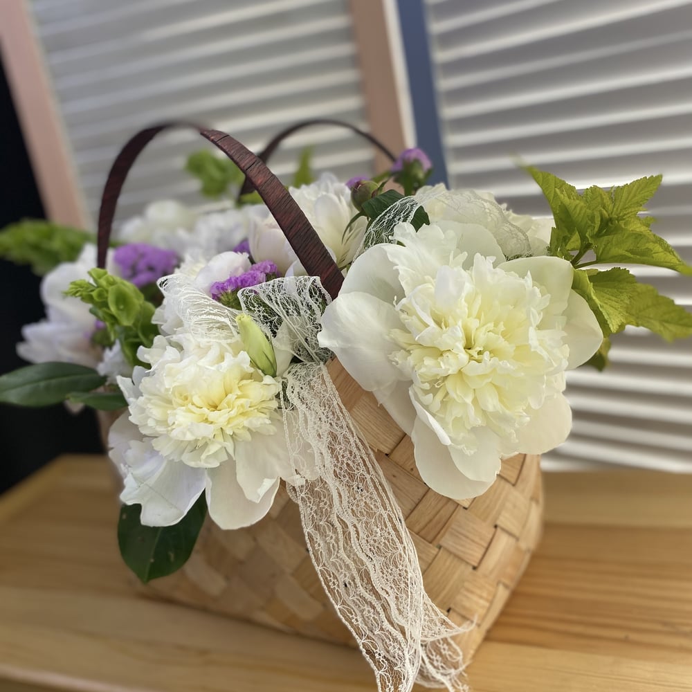 Flower basket 'San Marina' - order and send for 55 $ with same day delivery  - MyGlobalFlowers