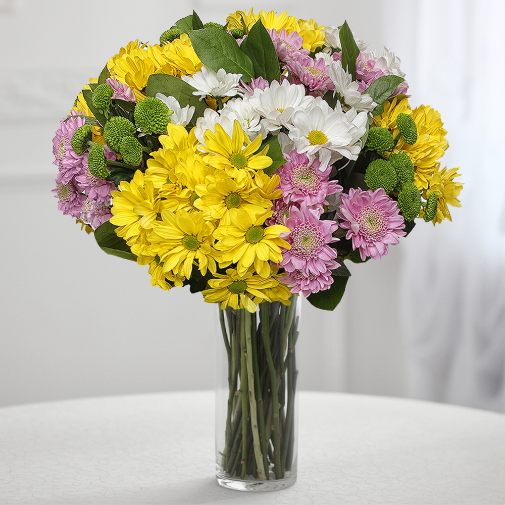 Bouquet &lsquo;Sunny Day: yellow, white and violet Chrysanthemums 