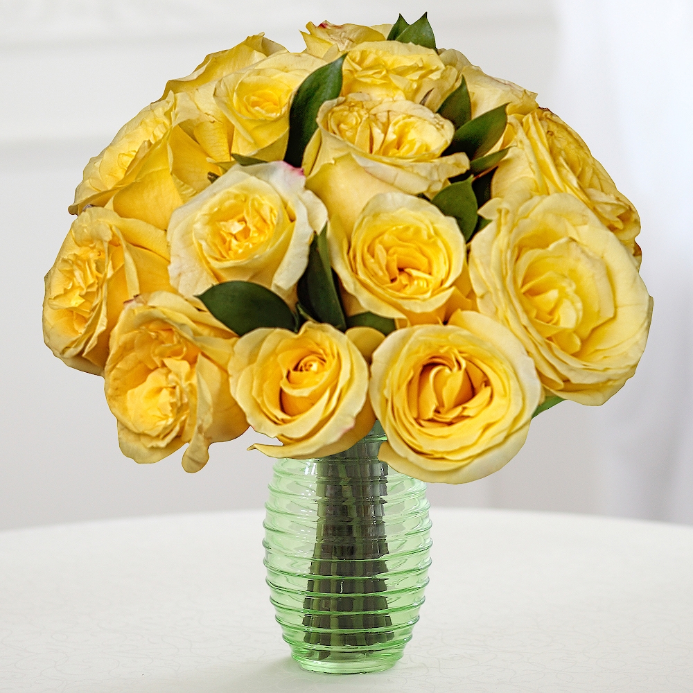 A bouquet of 15 yellow roses - order and send for 82 $ with same day ...