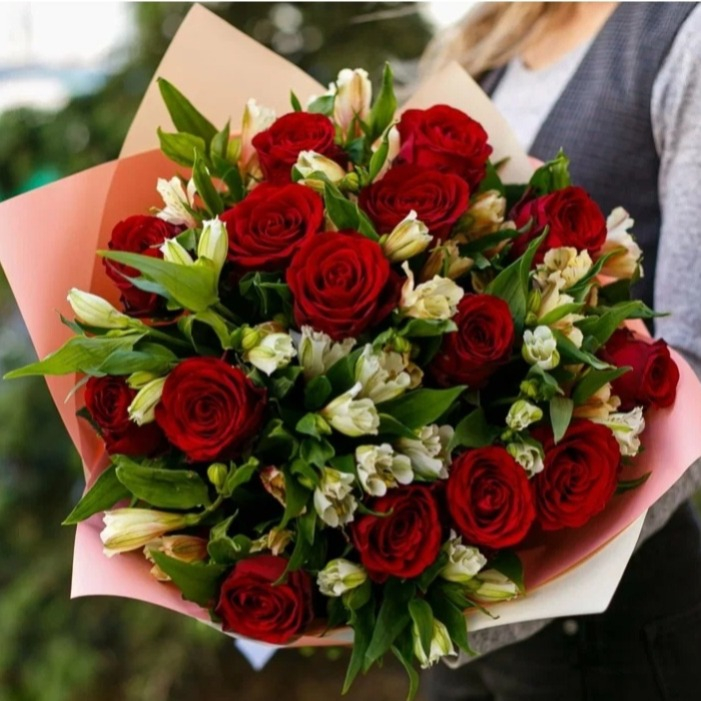 Bouquet of roses and alstroemerias Flowers | Flower Delivery