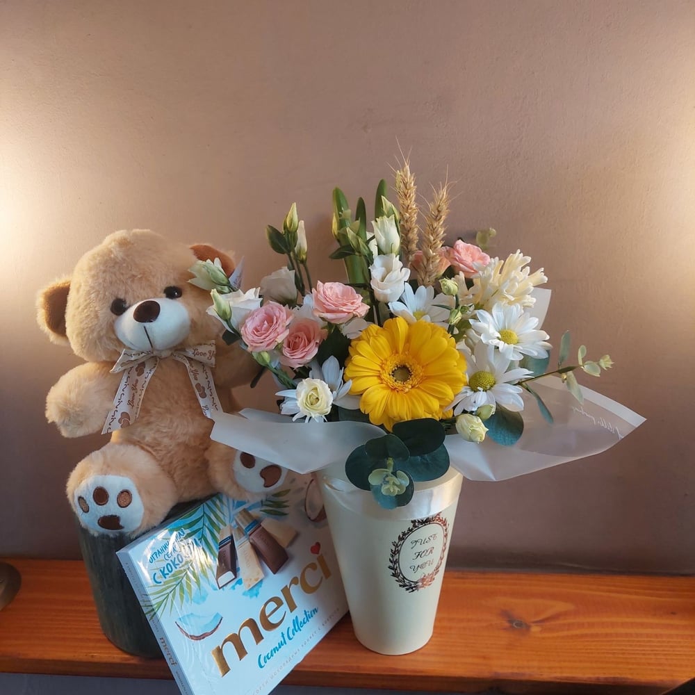 Gift set with teddy bear order and send for 34 with same day delivery MyGlobalFlowers in UK