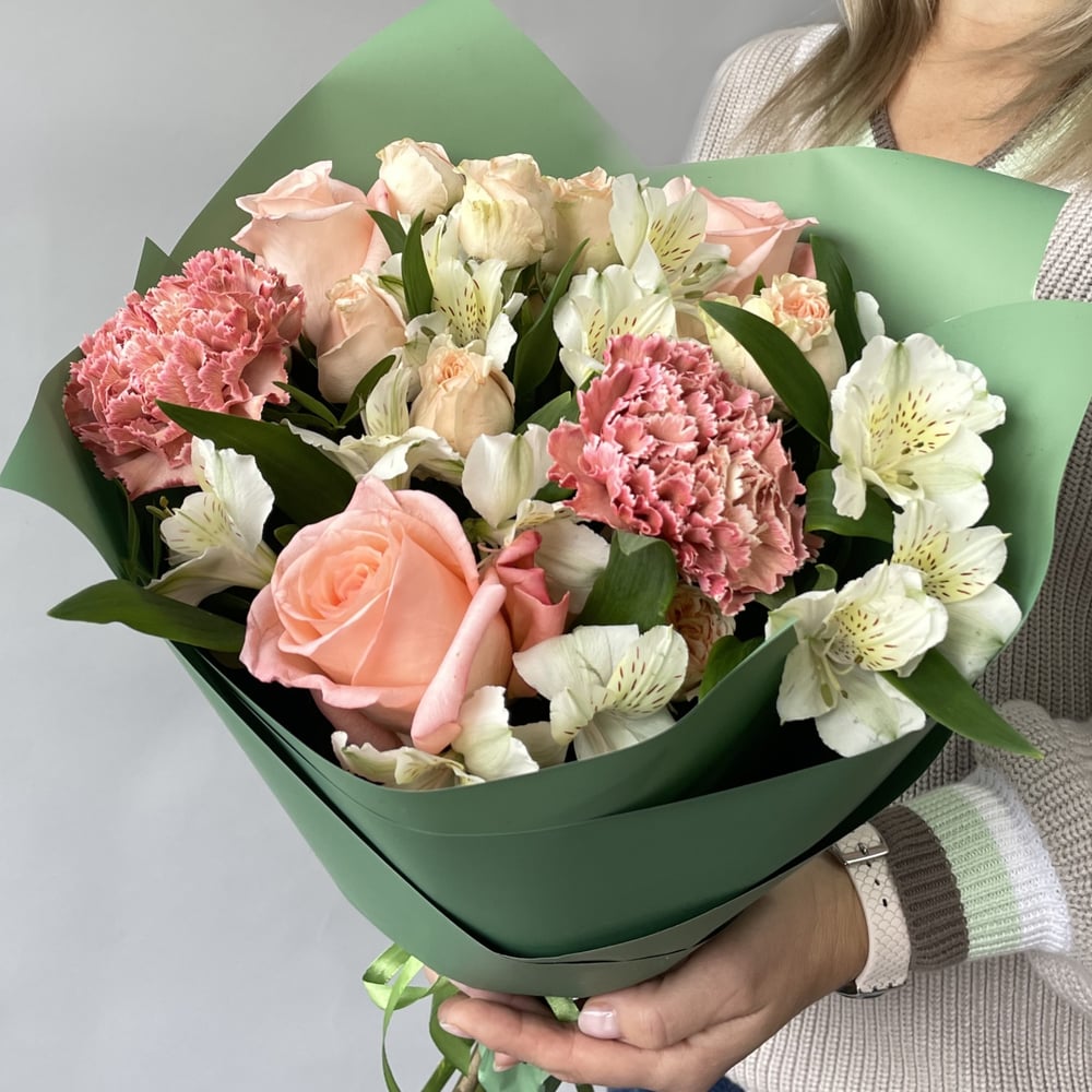 Bouquet of roses, carnations and alstroemerias 1 - order and send for 47 $  with same day delivery - MyGlobalFlowers