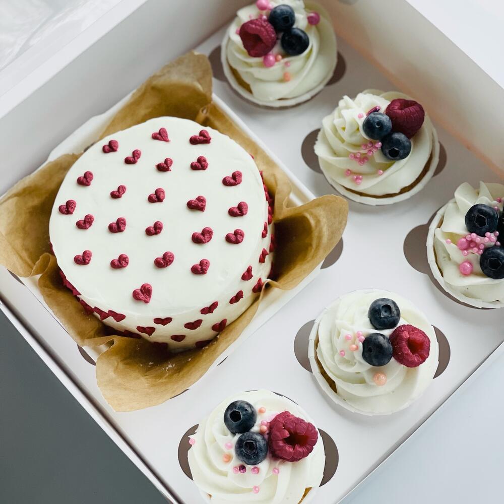 Bento cake and cupcakes with berries