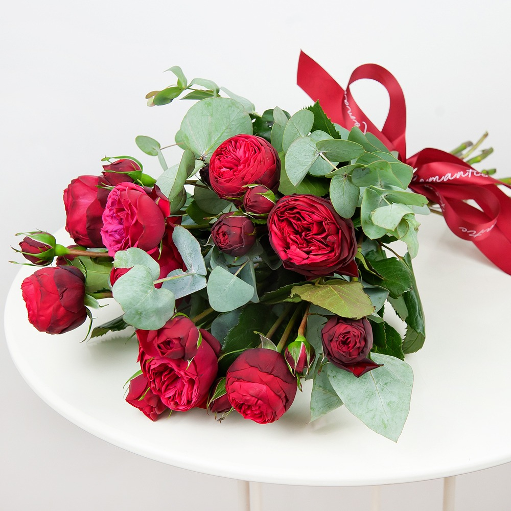 Bouquet of 7 Red Piano roses - order and send for 68 $ with same day  delivery - MyGlobalFlowers