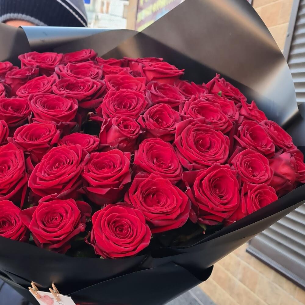 Big bouquet of red roses 90 cm 51 pcs - order and send for 173 $ with same  day delivery - MyGlobalFlowers