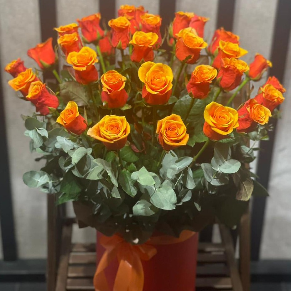 Hat box with flowers 'Fire flowers' order and send for 65 with same