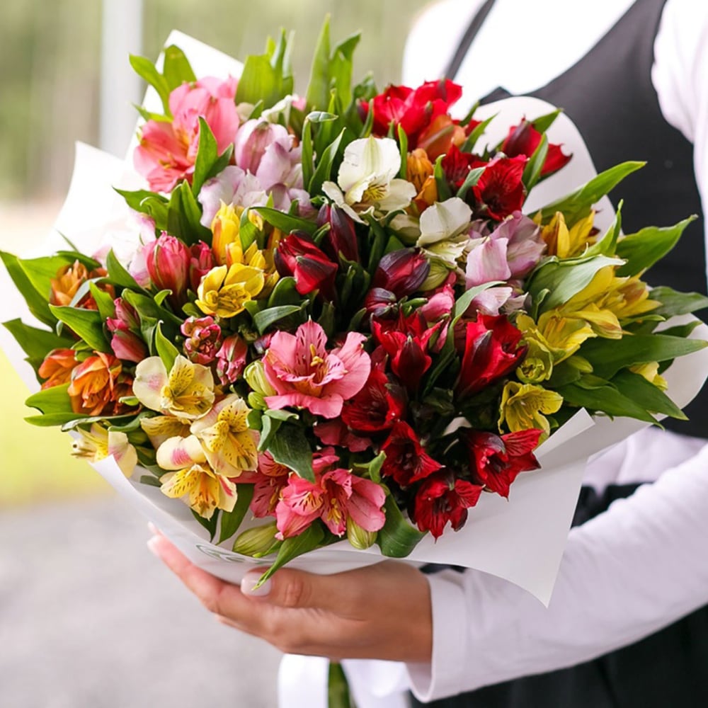 Bouquet 'Unusual butterfly' - order and send for 137 $ with same day  delivery - MyGlobalFlowers