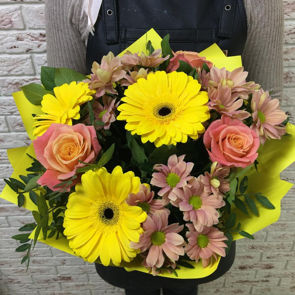 Букет «Солнечный блик» из роз и хризантем - заказать и купить за 2 800 ...