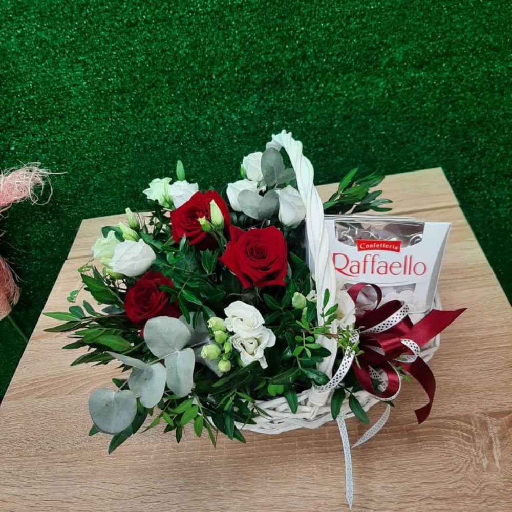 Flower basket «Rose basket with Raffaello» — MyGlobalFlowers