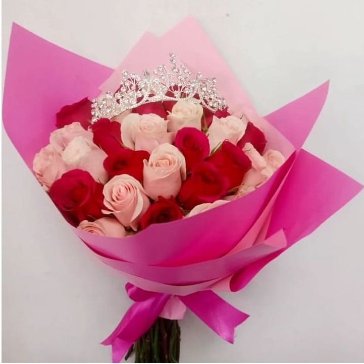 Bouquet of roses with a crown - order and send for 45 $ with same day  delivery - MyGlobalFlowers