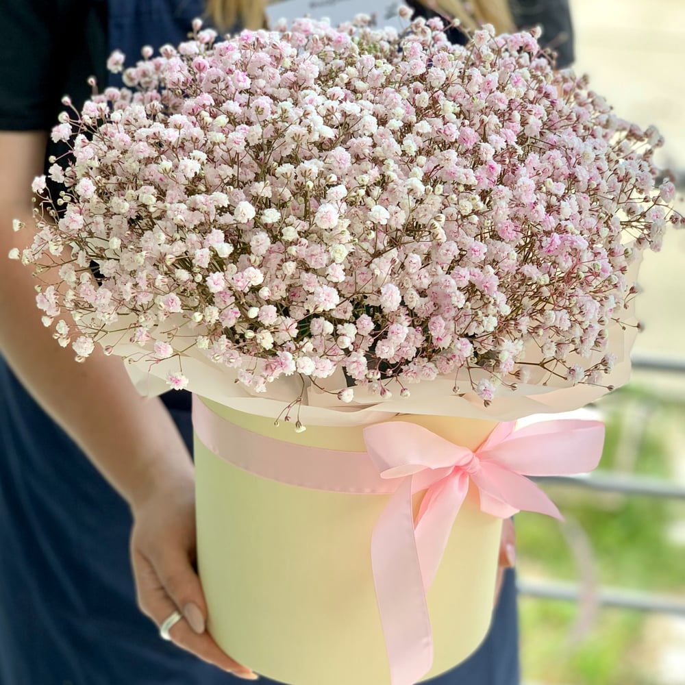 Hat box with flowers 'Mono composition of gypsophila' Order Flower