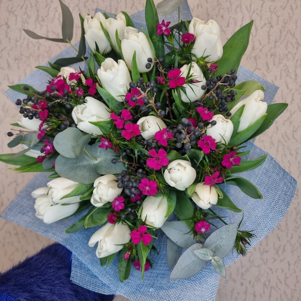 Bouquet of white tulips and waxflower - order and send for 76 $ with same  day delivery - MyGlobalFlowers