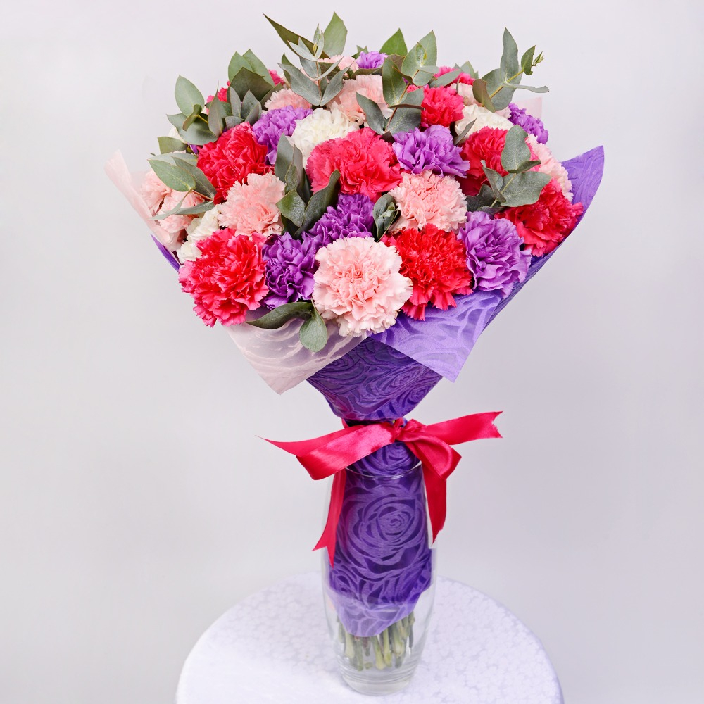 A bouquet of 35 carnations - order and send for 186 $ with same day  delivery - MyGlobalFlowers