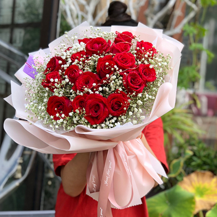 ROSES AND BABY-BREATH BOUQUET