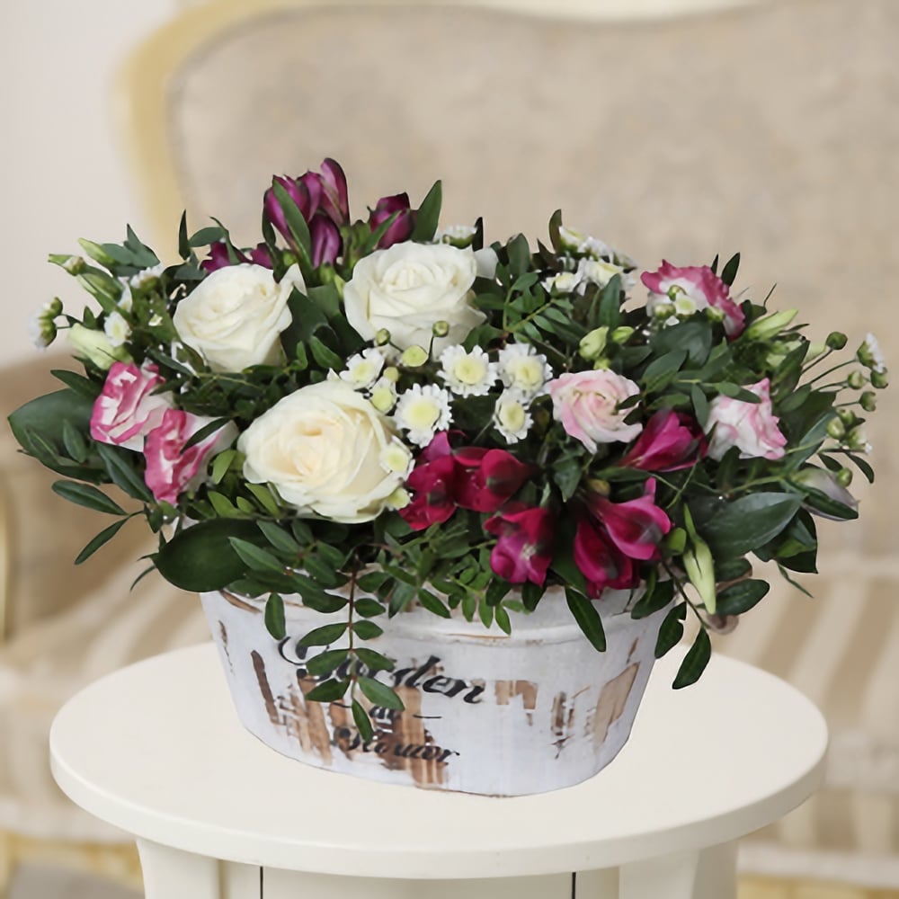 Blumenarrangement 'Ensemble: Rosen, Lisianthus und Chrysanthemen ...