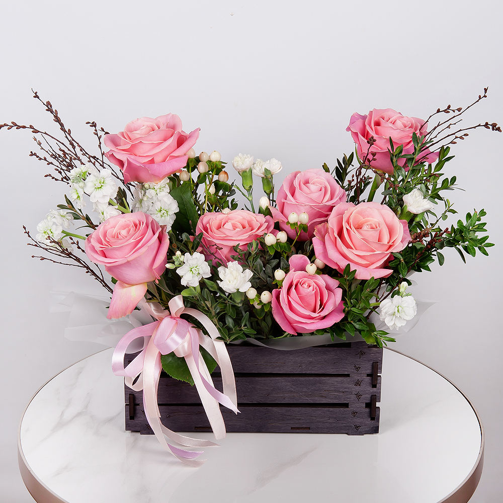 Pink Roses with Hypericum Box Pink Roses with Hypericum Box